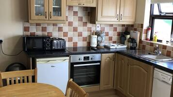 KĂŒhlschrank, Mikrowelle, Ofen, Herdplatte