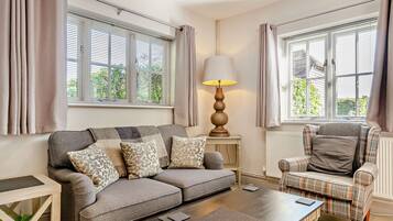 Télévision, lecteur de DVD, livres, médiathÚque