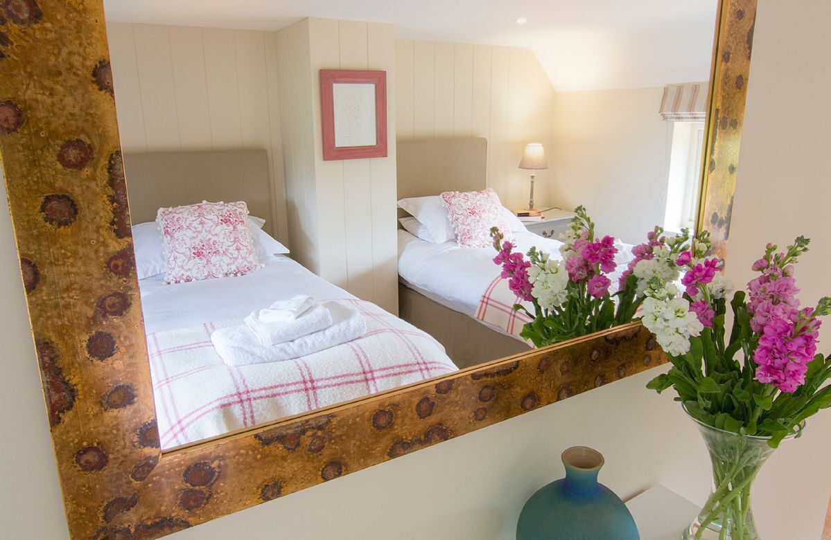 2 bedrooms, iron/ironing board, travel crib, internet