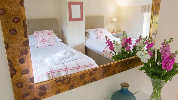 2 bedrooms, iron/ironing board, travel crib, internet