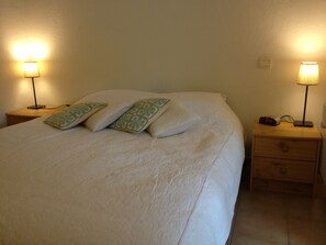 2 bedrooms, iron/ironing board, Internet