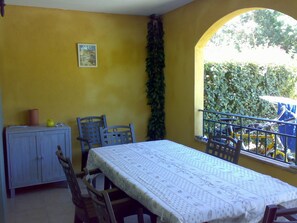 Outdoor dining