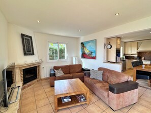 TV, fireplace, Netflix, DVD player