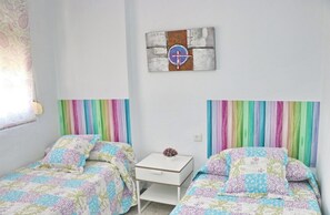 3 habitaciones, tabla de planchar con plancha, wifi y ropa de cama 