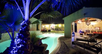 Villa 6 makuuhuonetta, uima-allas, ranta 5 minuutin päässä