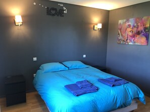 6 chambres, fer et planche à repasser, lit parapluie, Wi-Fi gratuit