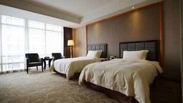 Habitación Deluxe con 2 camas individuales | Ropa de cama de alta calidad y minibar