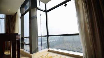 Suite Deluxe | Ropa de cama de alta calidad y minibar