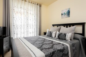 2 bedrooms, iron/ironing board, WiFi, bed sheets - Holiday Rental Apartment with wifi (Marbella)