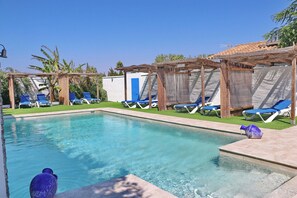 Unclassified image, 3 of 28, button