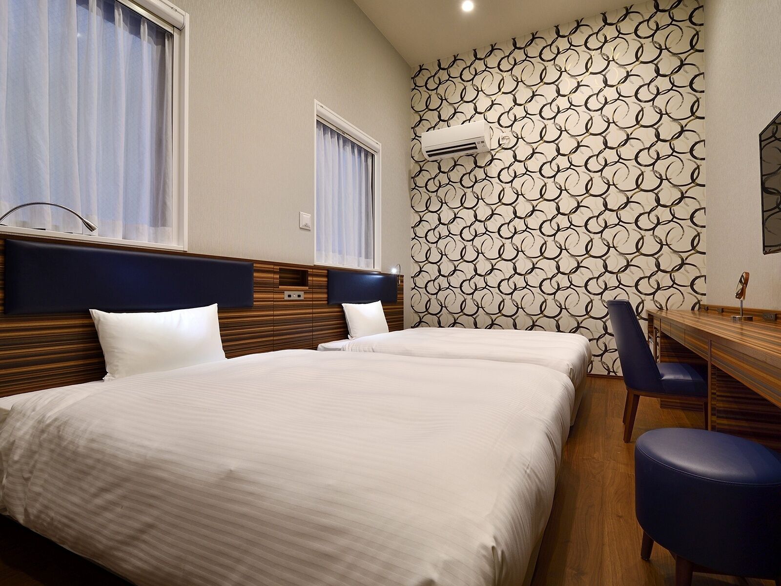 royal twin room, non smoking | desk, laptop workspace, blackout curtains, free wifi