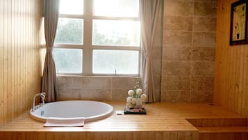 SPA King Room | Deep-soaking bathtub