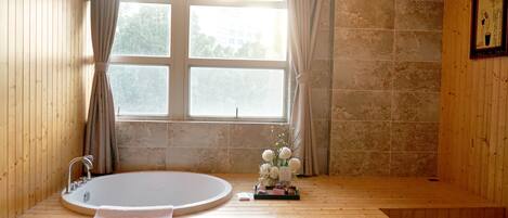 SPA King Room | Deep-soaking bathtub