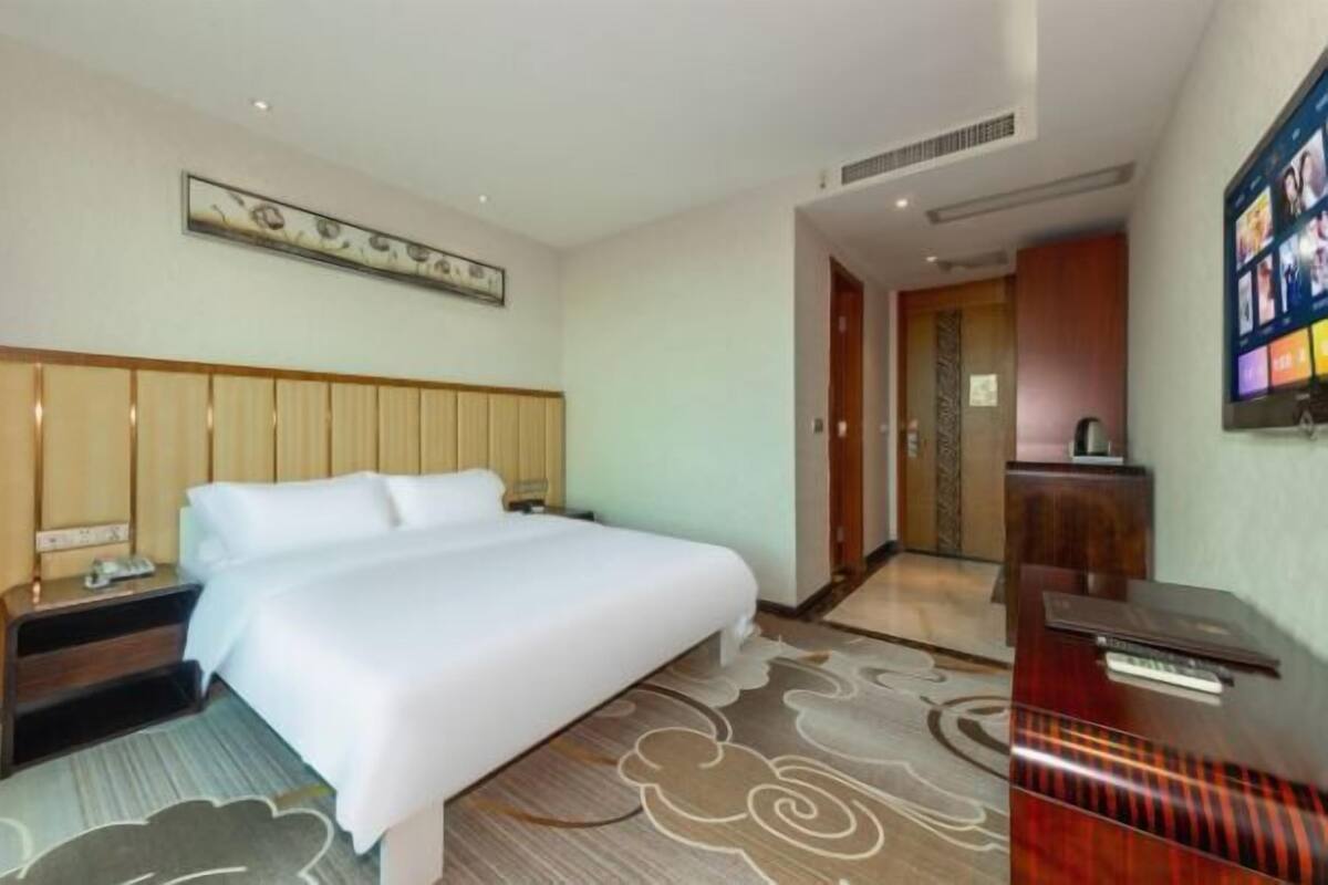 In-room safe, desk, blackout drapes, WiFi (free)