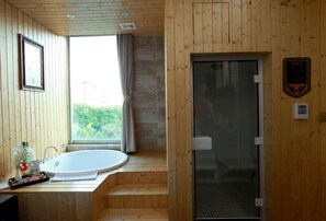 In-room safe, desk, blackout curtains, free WiFi - Jun Chen Health Hotel (Guangzhou)