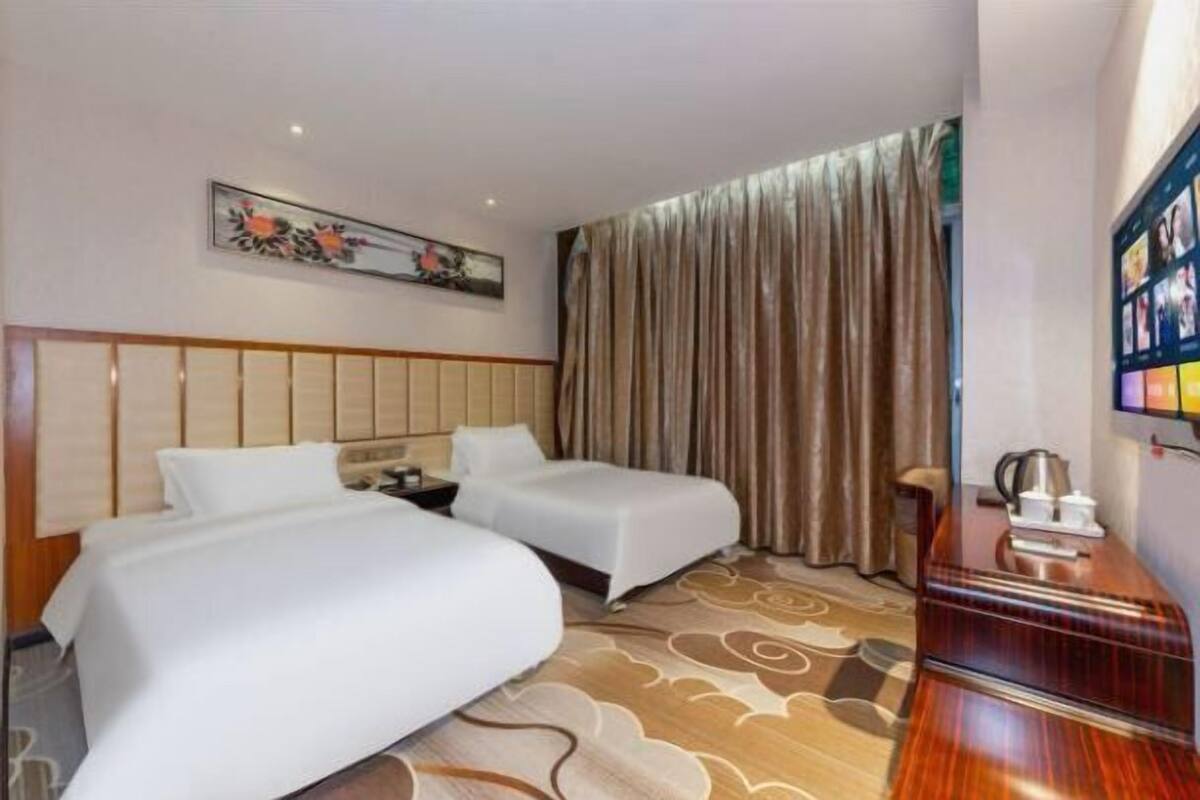 In-room safe, desk, blackout drapes, WiFi (free)