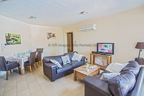 Fernseher, DVD-Player, Musikbibliothek, Videothek