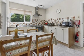 Fridge, microwave, oven, high chair - Meadow View, Blue Anchor (Blue Anchor)