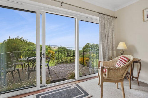 Meadow View, Blue Anchor
