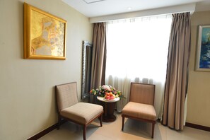 Suite, 1 kamar tidur, kamar mandi pribadi, pemandangan kota | Pemandangan dari kamar