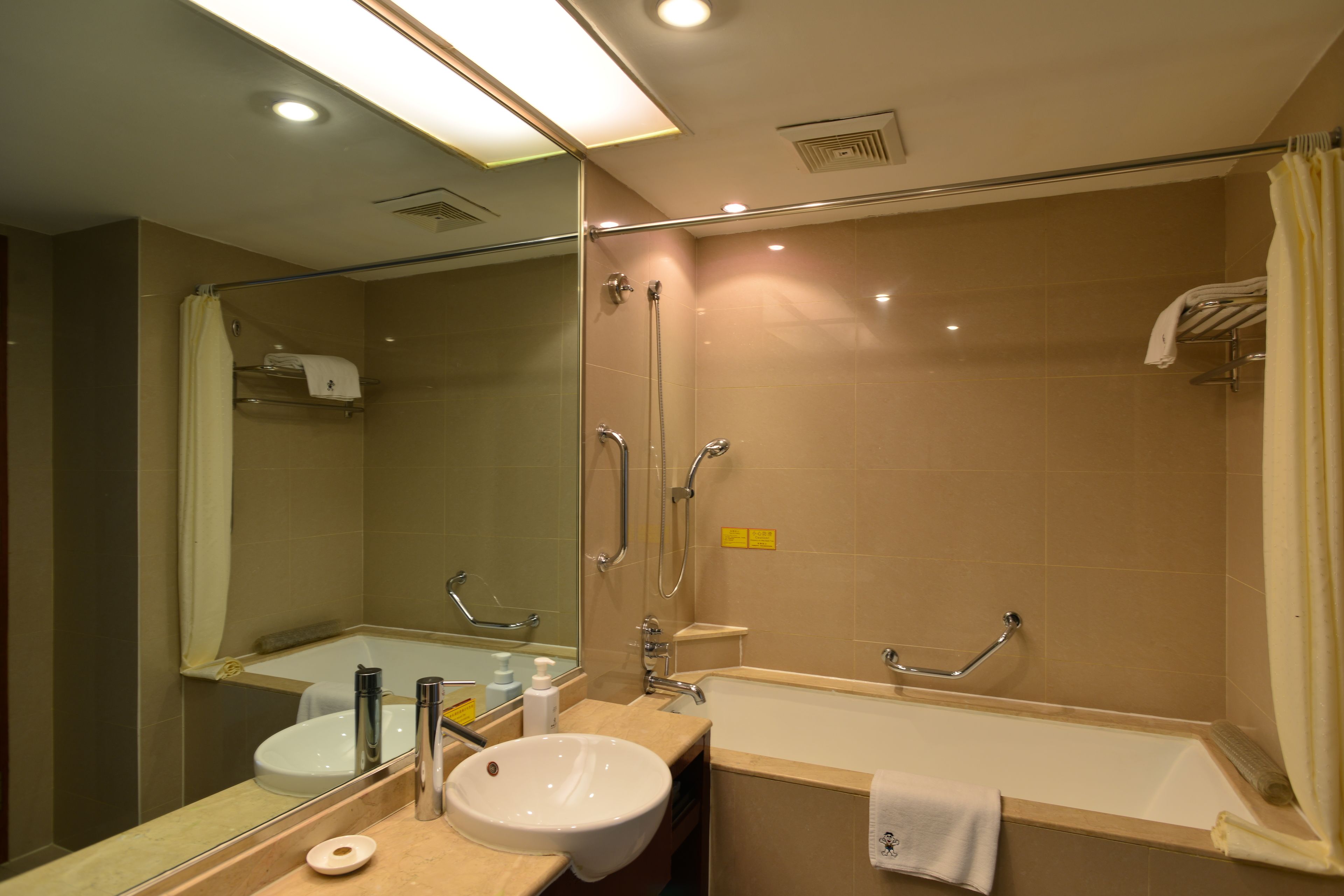 deluxe room, 1 bedroom, accessible, private bathroom | bathroom | shower, free toiletries, hair dryer, slippers