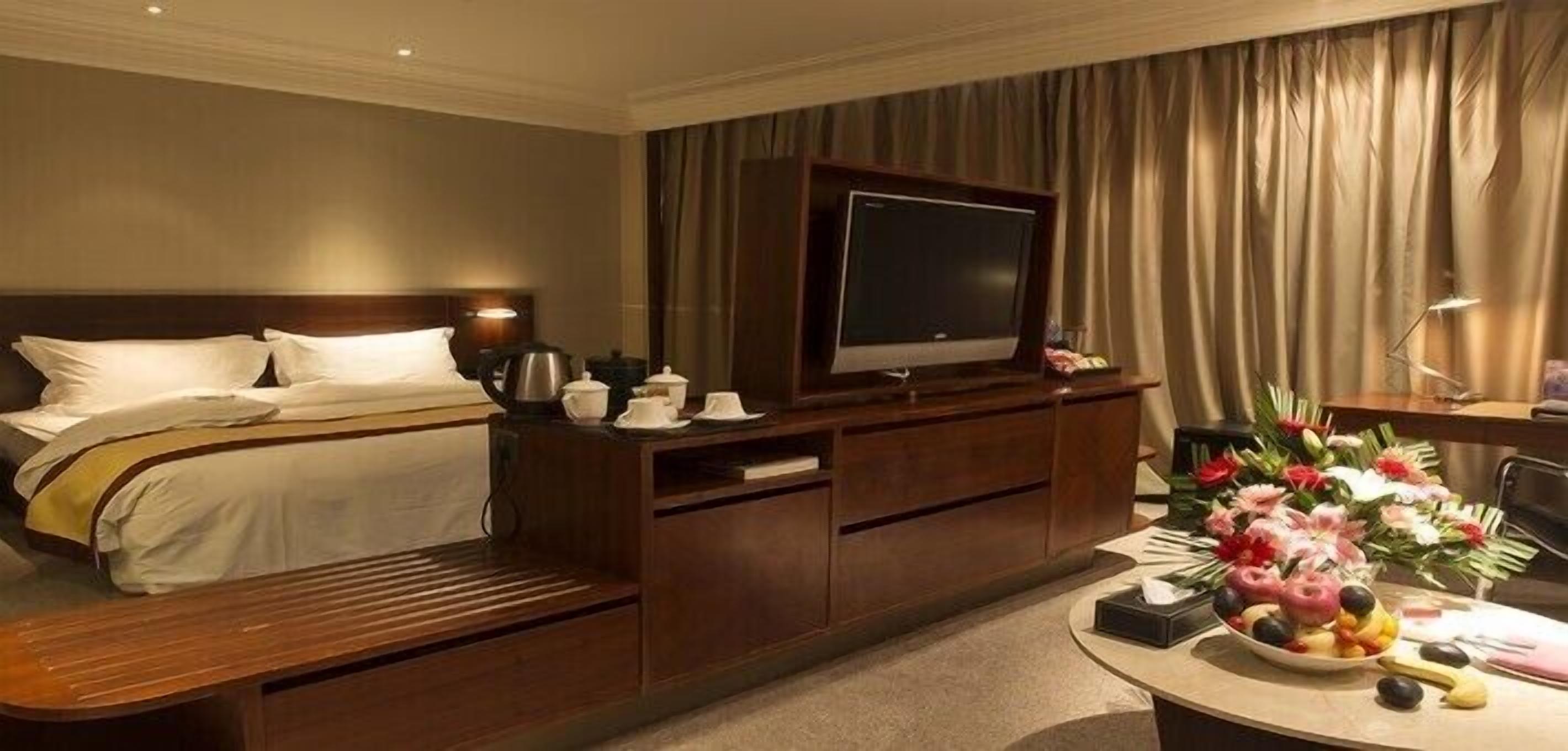 minibar, in-room safe, desk, blackout curtains