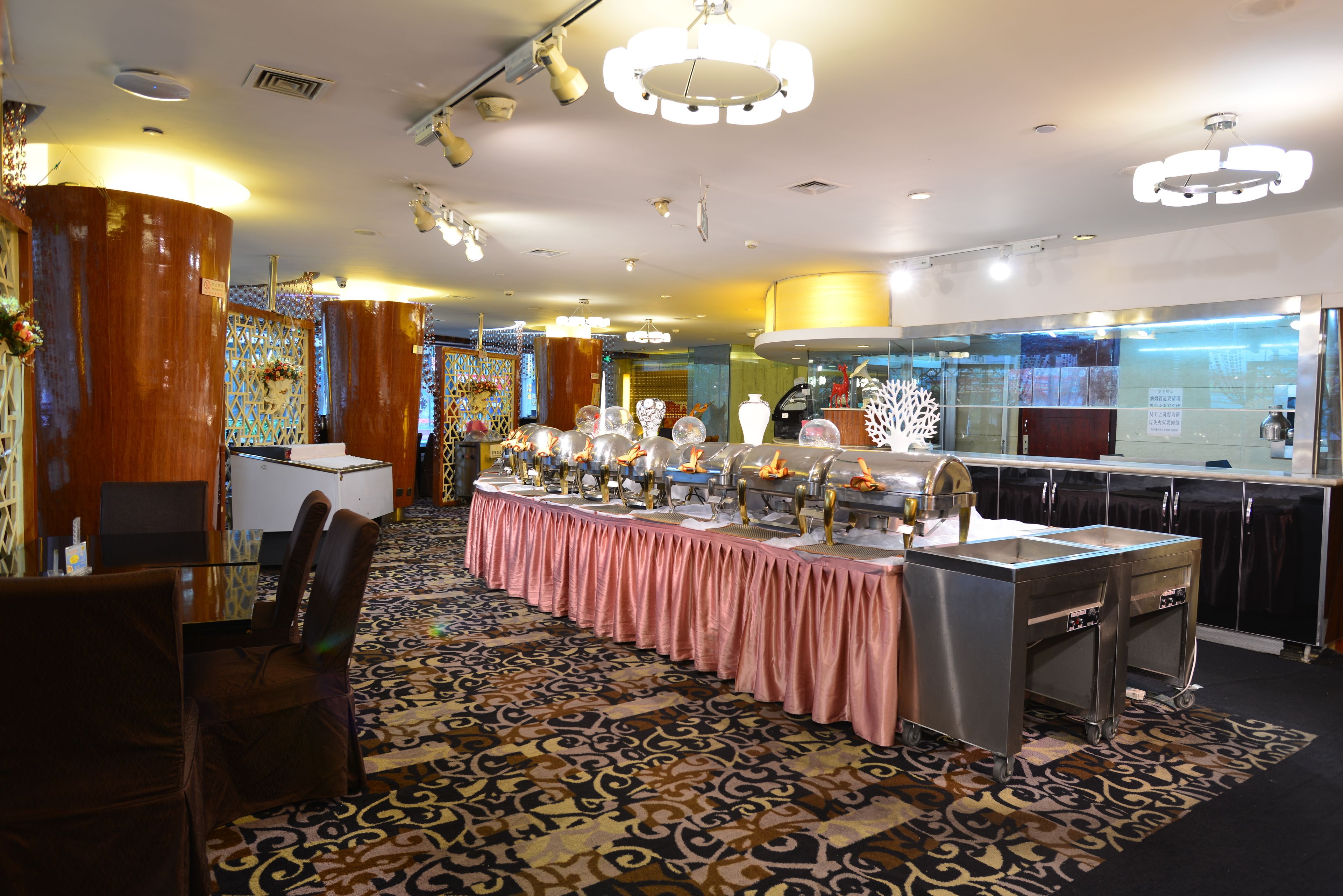 daily buffet breakfast (cny 58 per person)
