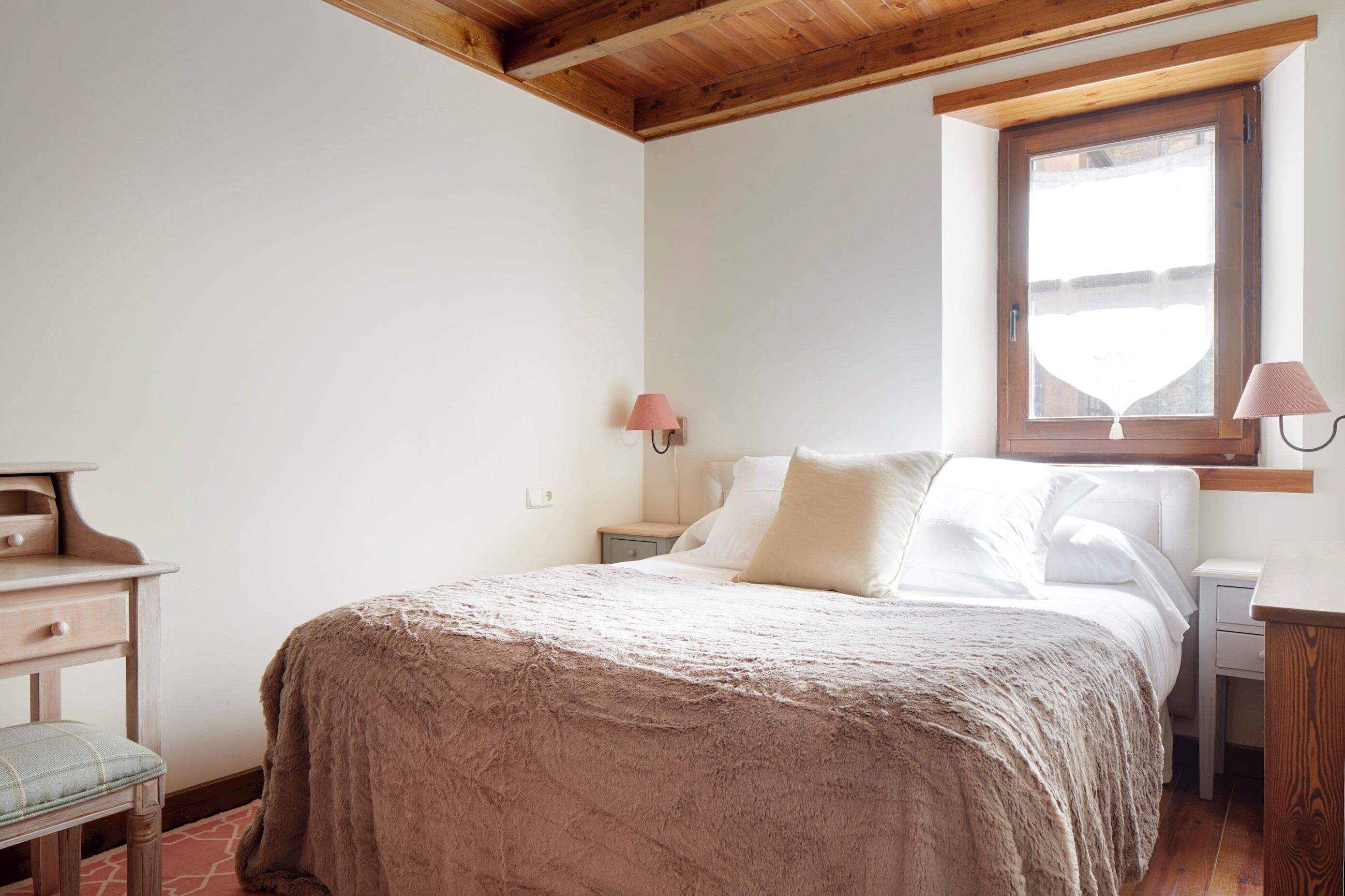 3 slaapkamers, een strijkplank/strijkijzer, gratis wifi, beddengoed