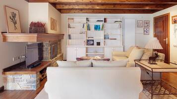 Télévision, cheminée