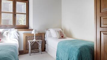 3 chambres, fer et planche à repasser, Wi-Fi gratuit, draps fournis