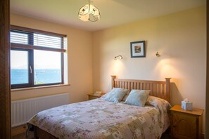 3 bedrooms, travel crib, free WiFi, bed sheets