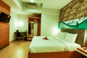 Deluxe Room, 1 King Bed, City View | Desk, free WiFi - Evo Hotel Pekanbaru (Pekanbaru)