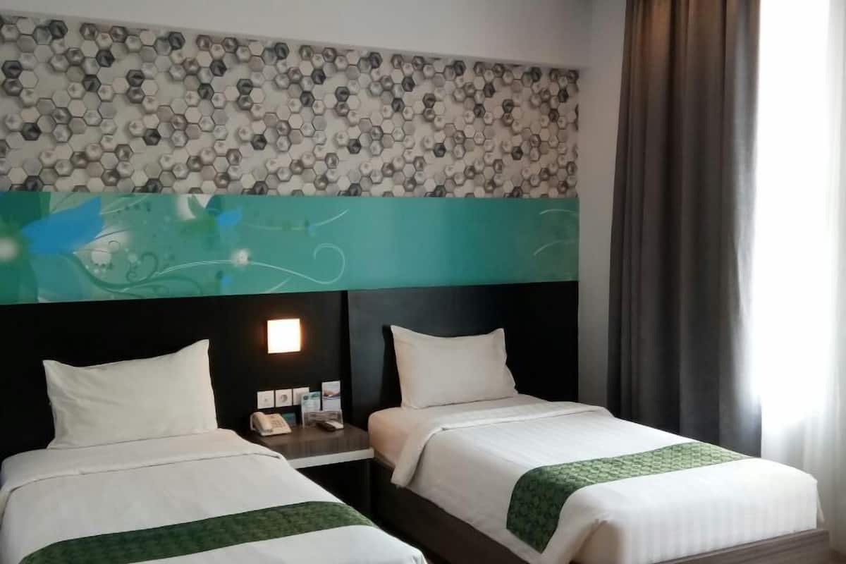 Habitación superior con 2 camas individuales | Escritorio y wifi gratis