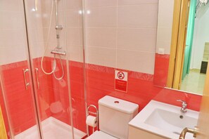Shower, hair dryer - Apartment in town centre with terrace (CONIL DE LA FRONTERA)
