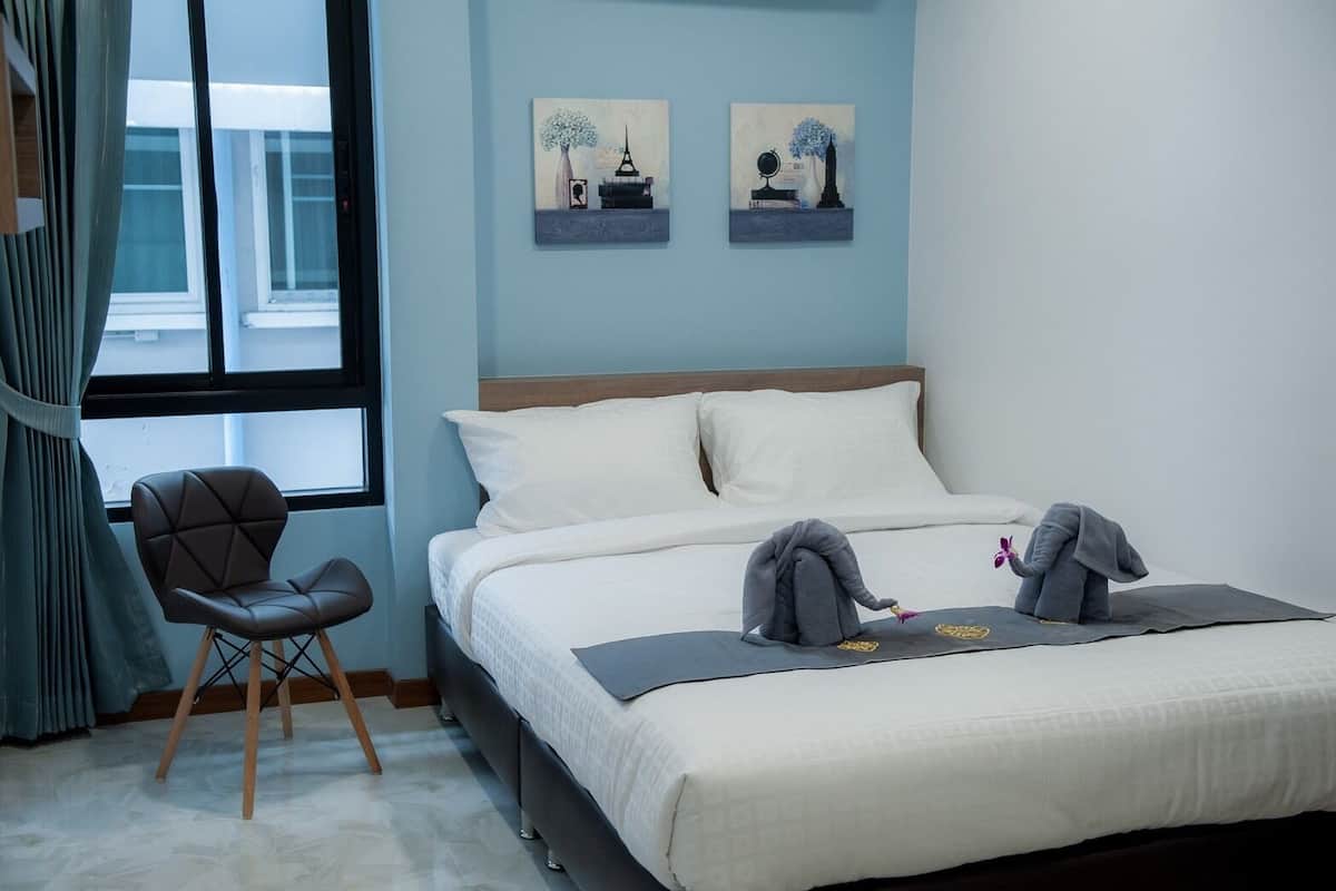 Quarto casal luxo, 1 cama de casal | 1 quarto, frigobar, cofres nos quartos, escrivaninha