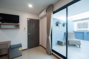 Premium Single Room, 1 Queen Bed | Minibar, in-room safe, desk, free WiFi - The Moon Night Hotel (Bangkok)