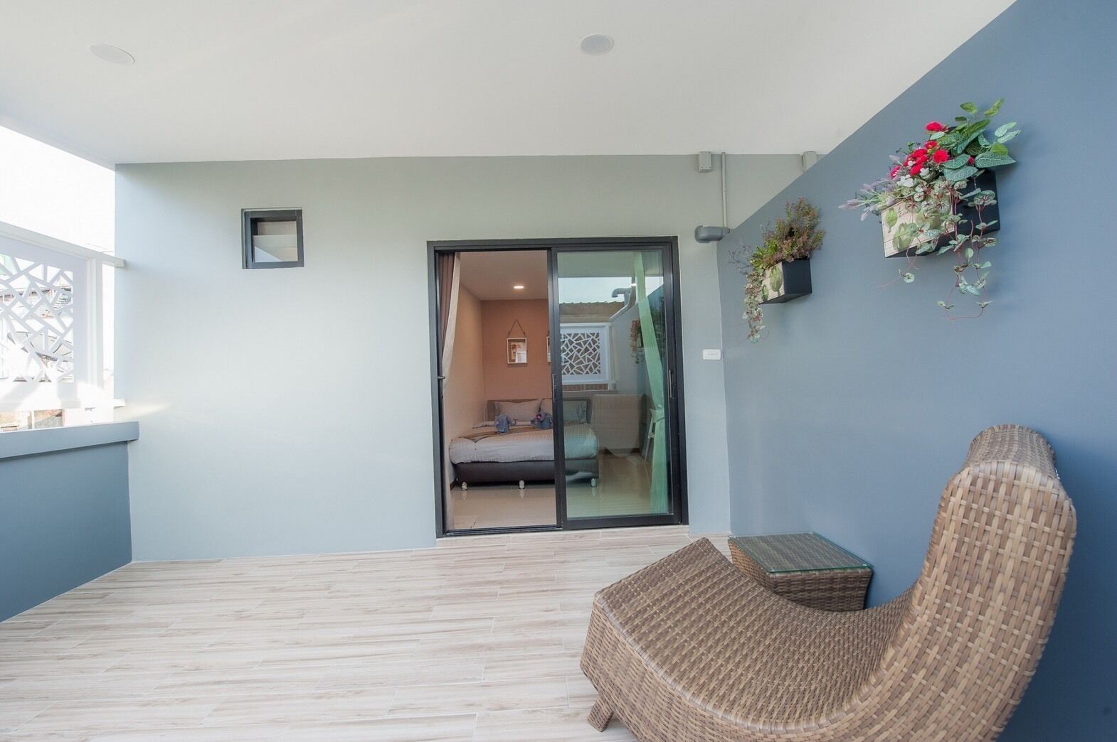 Premium Single Room, 1 Queen Bed | Balcony