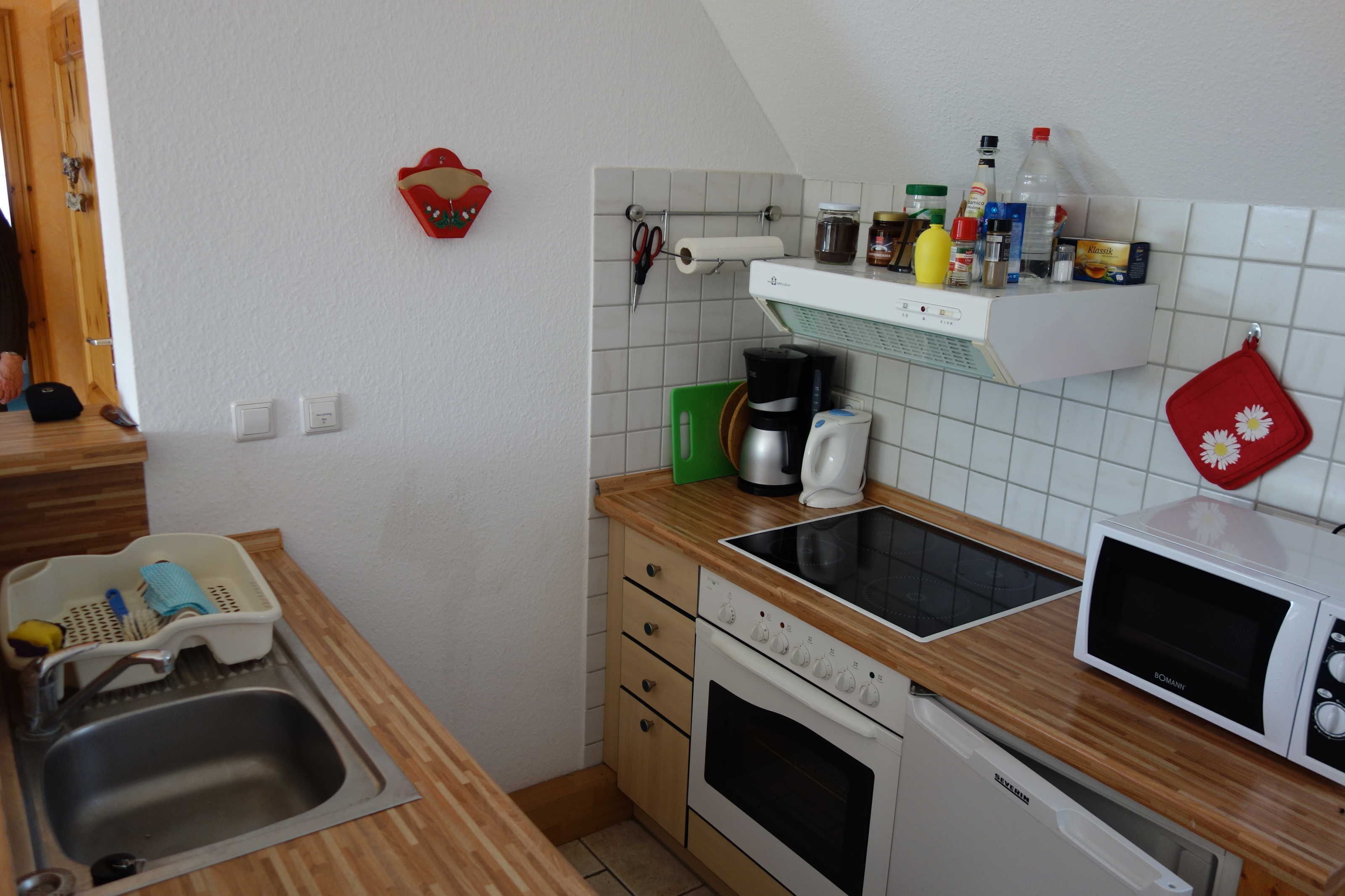 Kühlschrank, Mikrowelle, Ofen, Geschirrspüler