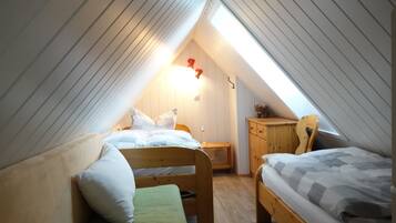 2 Schlafzimmer, Schreibtisch, Reisekinderbett, WLAN