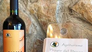 A bottle of Emma wine and a brochure titled 'Agriturismo Poggio del Drago'. - Agriturismo Poggio del Drago (Manciano)
