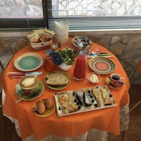 包含每日当地美食早餐