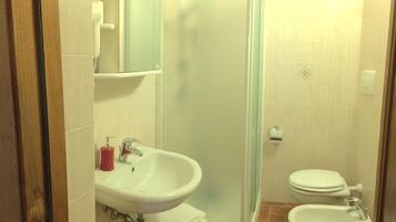 Double or Twin Room | Bathroom | Shower, free toiletries, hair dryer, bidet