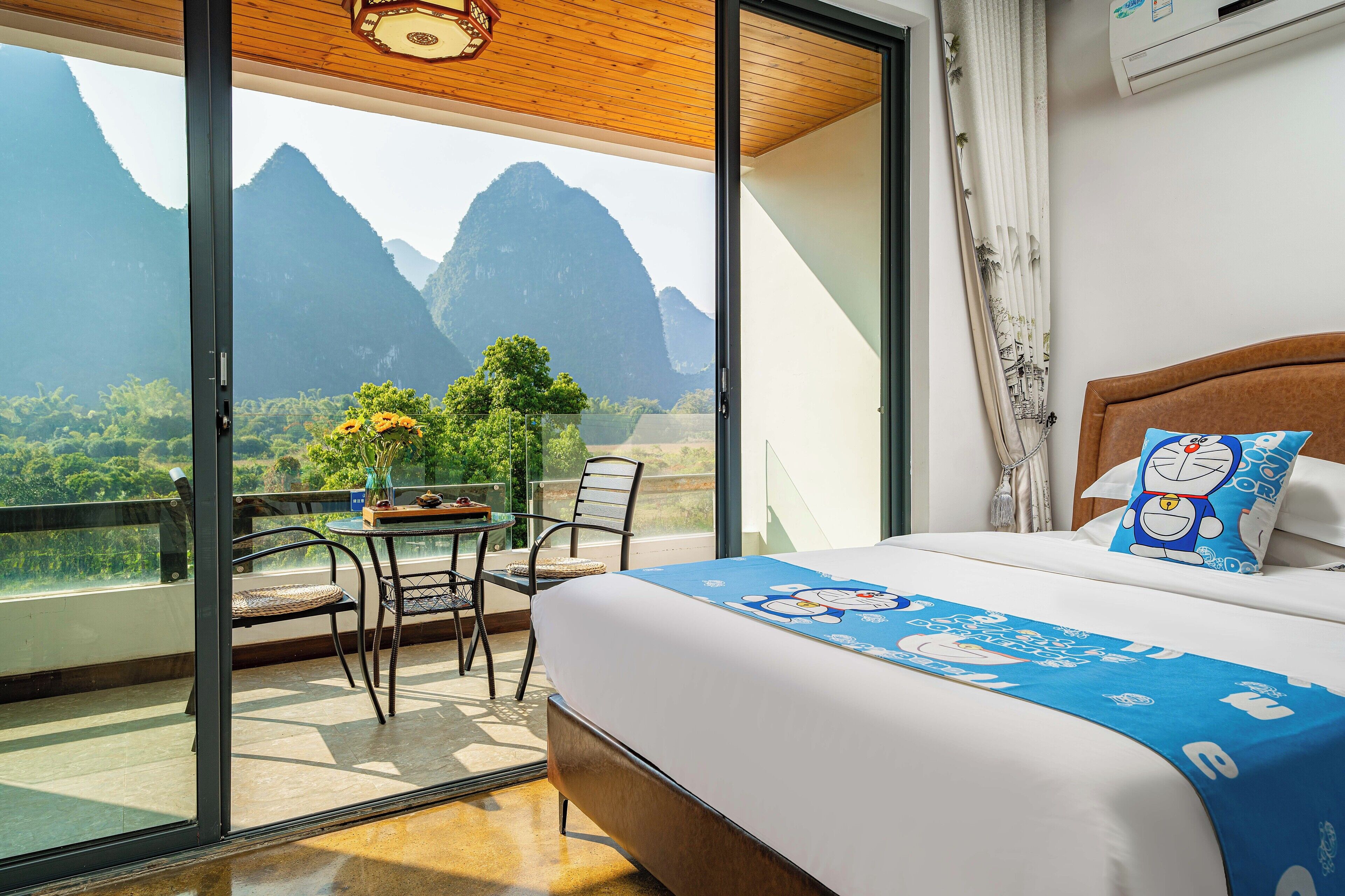 家庭客房, 1 間臥室, 山景 | 高級寢具、記憶棉床墊、書桌、手提電腦工作空間