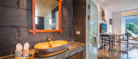 Habitación superior | Lavabo en el baño