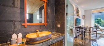 QuietYard YangshuoRiverside HolidayHotel