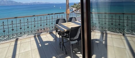 Habitación doble Deluxe, 1 habitación, para no fumadores, vista al mar | Terraza o patio