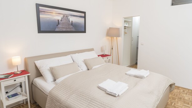 Appartamento (Cleaning Fee Included) | 1 camera, una scrivania, postazione laptop, ferro/asse da stiro