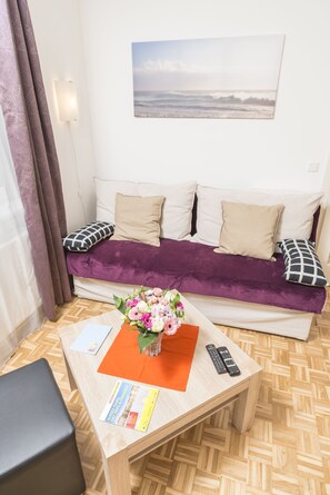 Apartment (Cleaning Fee Included) | Wohnbereich