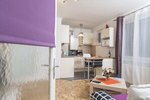 Apartment (Cleaning Fee Included) | Wohnbereich