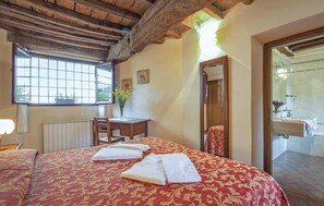 1 Schlafzimmer, Reisekinderbett